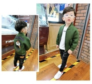 Παιδικό πράσινο σακάκι φθινοπώρου για αγόρια με κεντήματα στο πίσω μέρος