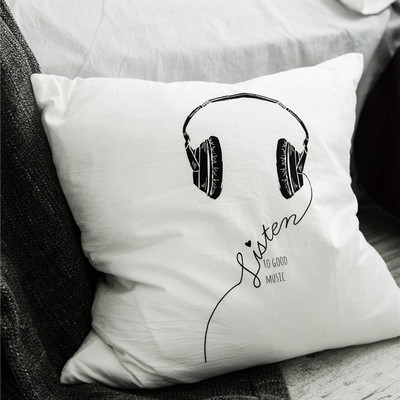 Fetă de pernă decorativă de culoare albă cu inscripție și imprimeu