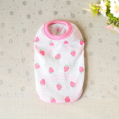 Ρούχα για ένα σκυλί σε διάφορα χρώματα