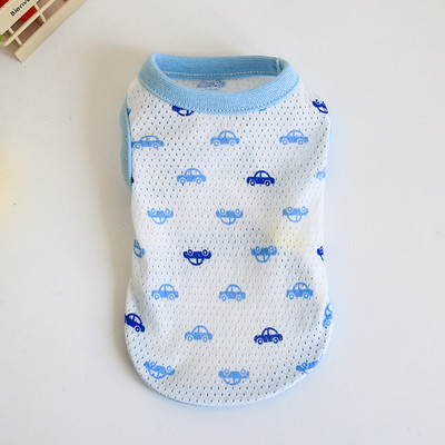 Ρούχα για ένα σκυλί σε διάφορα χρώματα