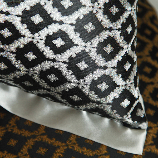 Feta de perna in doua culori cu broderie