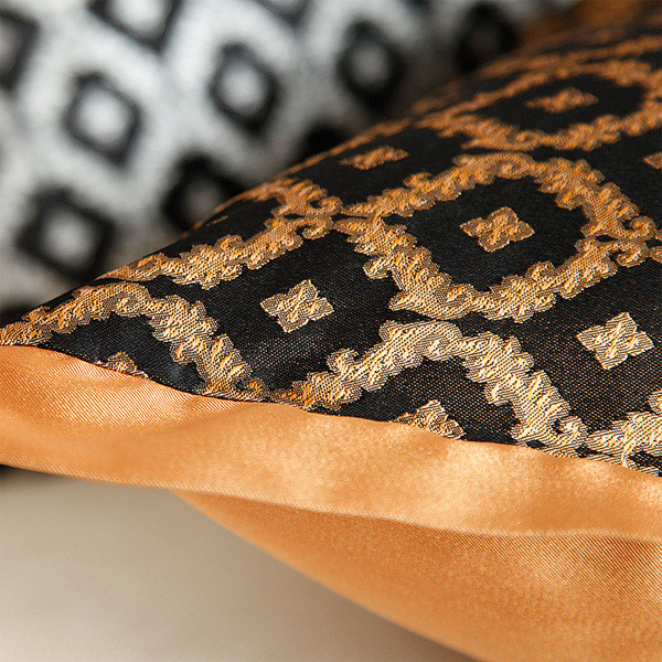 Feta de perna in doua culori cu broderie