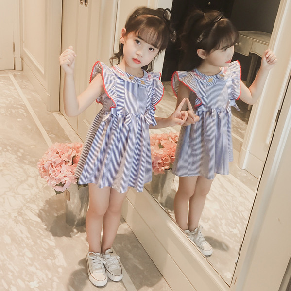 Rochie scurtă pentru copii în dungi pentru o fată cu inscripție