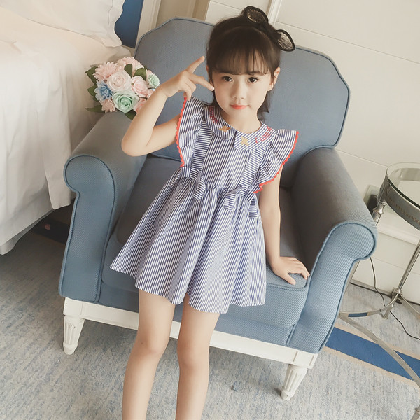 Rochie scurtă pentru copii în dungi pentru o fată cu inscripție