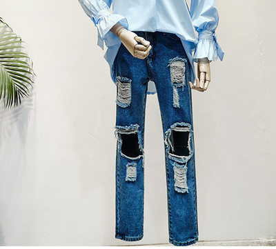 Μοντέρνα γυναικεία τζιν κατάλληλα για καθημερινή ζωή