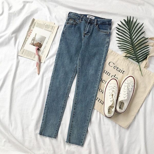 Blugi de dama potriviti pentru utilizarea de zi cu zi in culoare inchisa