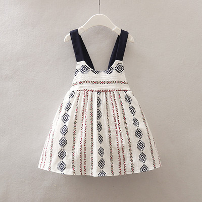 Σύντομο παιδικό φόρεμα για ένα κορίτσι με κορδέλα και κορδέλα σε τρία σχέδια