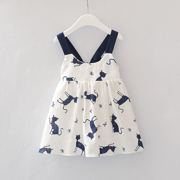 Σύντομο παιδικό φόρεμα για ένα κορίτσι με κορδέλα και κορδέλα σε τρία σχέδια