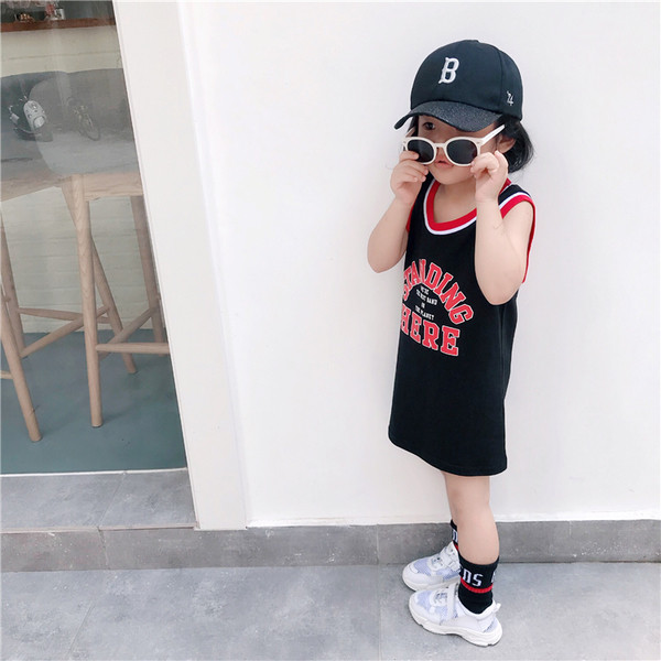 Αθλητικό παιδικό φόρεμα με μαύρο και κόκκινο χρώμα