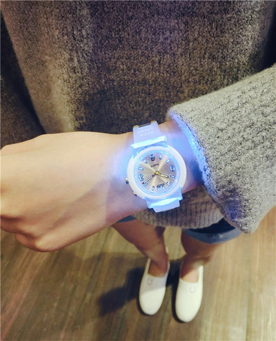 Ceas de dama luminos in forma rotunda - mai multe culori