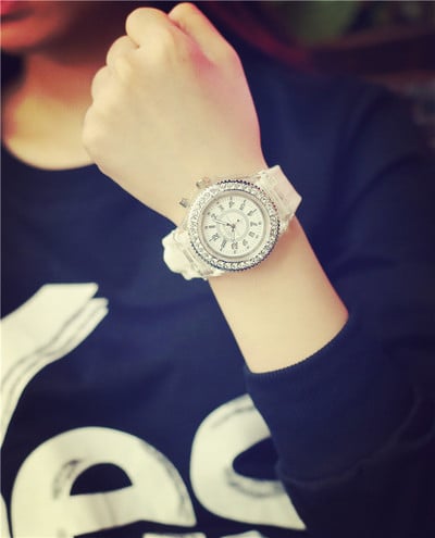 Ceas de dama luminos in mai multe culori