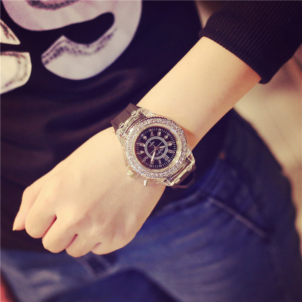 Ceas de dama luminos in mai multe culori