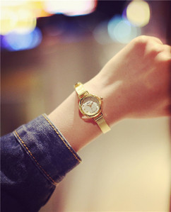 Γυναικείο ρολόι με μεταλλική αλυσίδα - 2 χρώματα