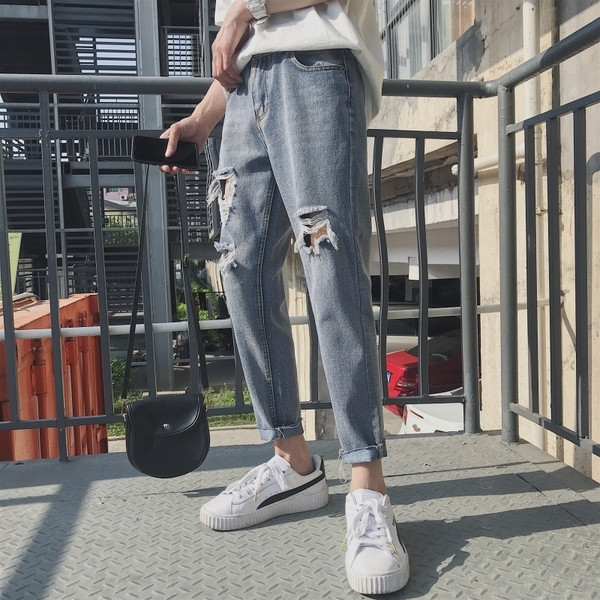 Актуални мъжки дънки в светъл цвят