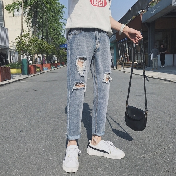 Актуални мъжки дънки в светъл цвят