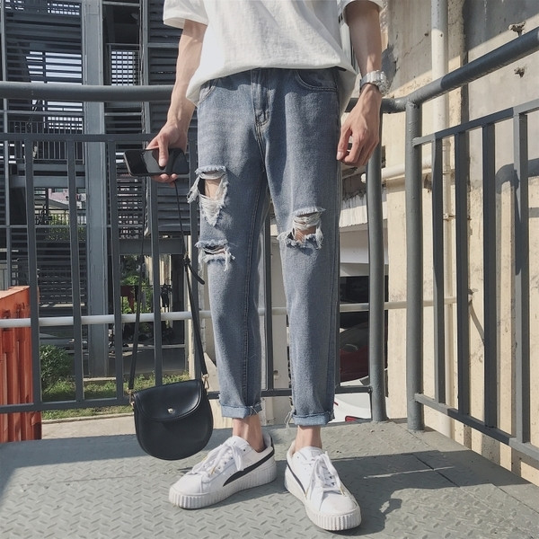 Актуални мъжки дънки в светъл цвят