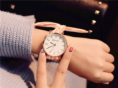 Γυναικείο ρολόι με ενδιαφέρον κορδόνι σε στρογγυλό σχήμα - διαφορετικά χρώματα