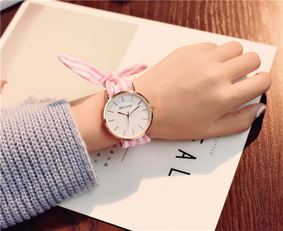 Γυναικείο ρολόι με ενδιαφέρον κορδόνι σε στρογγυλό σχήμα - διαφορετικά χρώματα