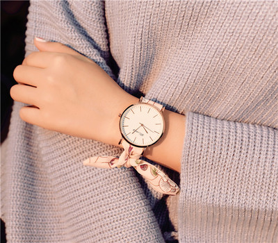 Γυναικείο ρολόι με ενδιαφέρον κορδόνι σε στρογγυλό σχήμα - διαφορετικά χρώματα