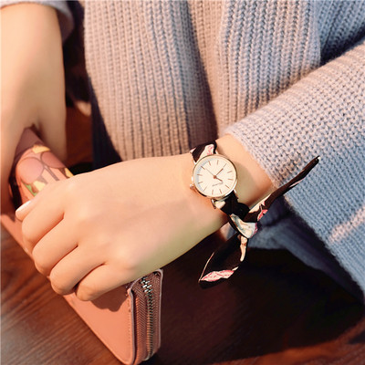 Γυναικείο ρολόι με ενδιαφέρον κορδόνι σε στρογγυλό σχήμα - διαφορετικά χρώματα