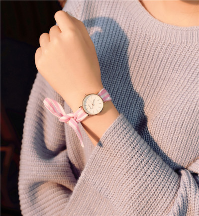 Γυναικείο ρολόι με ενδιαφέρον κορδόνι σε στρογγυλό σχήμα - διαφορετικά χρώματα