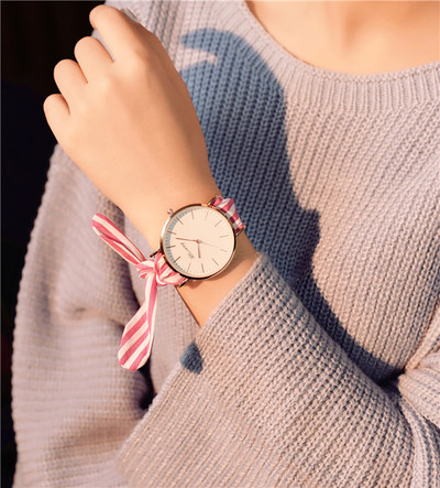 Γυναικείο ρολόι με ενδιαφέρον κορδόνι σε στρογγυλό σχήμα - διαφορετικά χρώματα