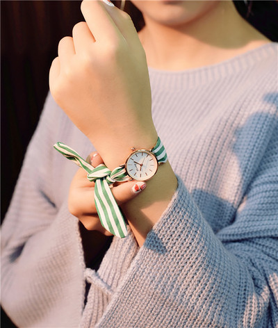 Γυναικείο ρολόι με ενδιαφέρον κορδόνι σε στρογγυλό σχήμα - διαφορετικά χρώματα