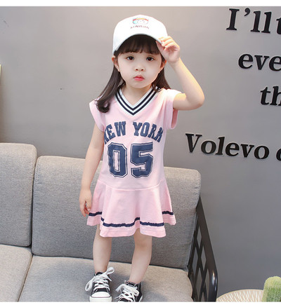 Καθημερινό παιδικό φόρεμα με εφαρμογή και σχήματος V λαιμόκοψη