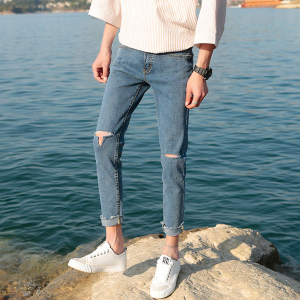 Blugi pentru bărbați de culoare închisă