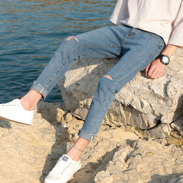 Blugi pentru bărbați de culoare închisă