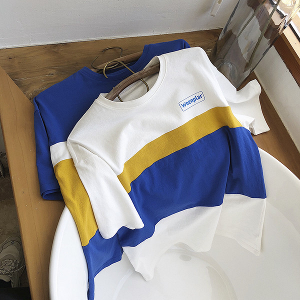 Ежедневна мъжка тениска с надпис в бял и син цвят