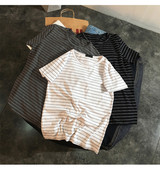 Tricou bărbătesc cu dungi alb, gri și negru