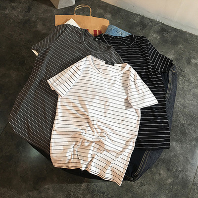 Tricou bărbătesc cu dungi alb, gri și negru