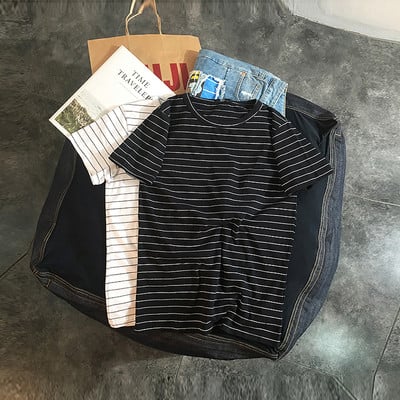 Tricou bărbătesc cu dungi alb, gri și negru