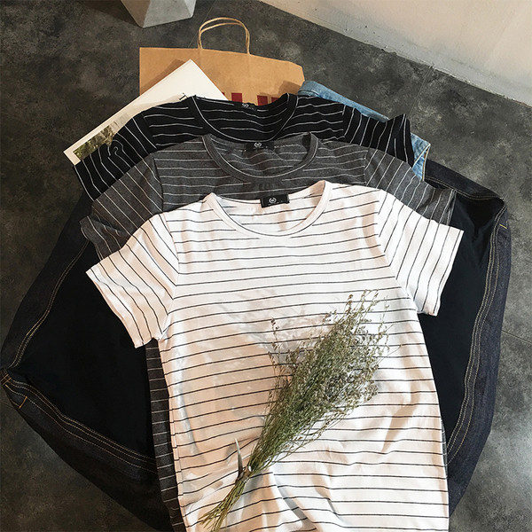 Tricou bărbătesc cu dungi alb, gri și negru