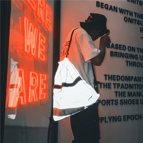 Μοντέρνο ανδρικό σακίδιο κατάλληλο για καθημερινή ζωή