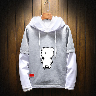 Ένας casual άνδρας κουκούλα με κουκούλα και μια εφαρμογή σε διάφορα χρώματα