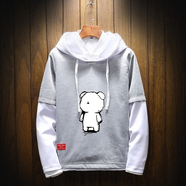 Ένας casual άνδρας κουκούλα με κουκούλα και μια εφαρμογή σε διάφορα χρώματα