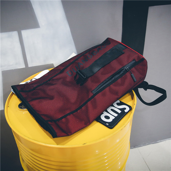 Μοντέρνο σακίδιο για άνδρες με ενδιαφέρουσα πρόσφυση - πολλά χρώματα