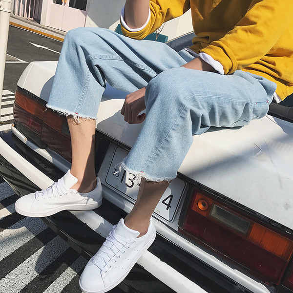 Blugi de bărbați stilați, de culoare deschisă