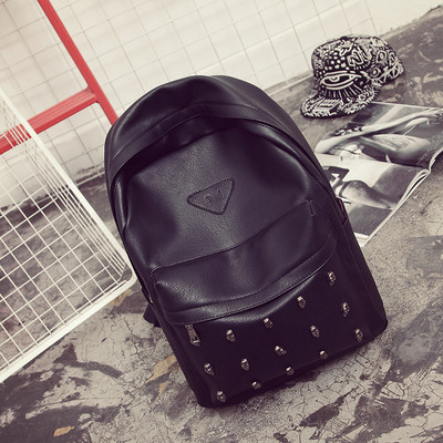 Μοντέρνο ανδρικό σακίδιο με μεταλλικά στοιχεία σε 2 μοντέλα