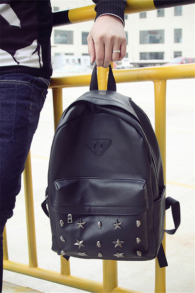 Μοντέρνο ανδρικό σακίδιο με μεταλλικά στοιχεία σε 2 μοντέλα