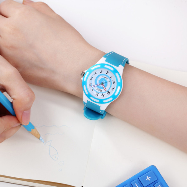 Детски изчистен часовник в няколко цвята за момичета