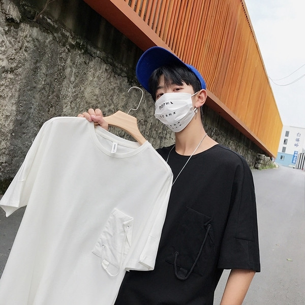 Мъжка памучна тениска с джоб и връзка в бял и черен цвят