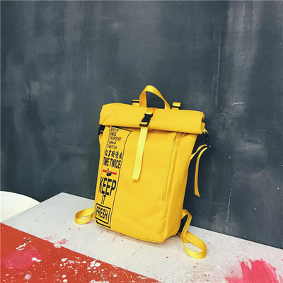 Σακίδιο για άνδρες με επιγραφές σε διαφορετικά χρώματα