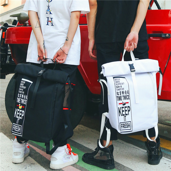 Σακίδιο για άνδρες με επιγραφές σε διαφορετικά χρώματα