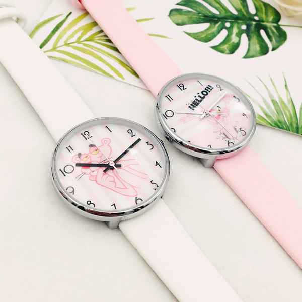 Több színben rátéttel és felirattal ellátott lányos gyerekóra