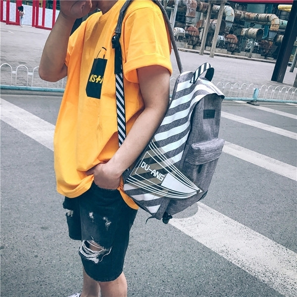 Κομψό σακίδιο ανδρών σε διάφορα χρώματα