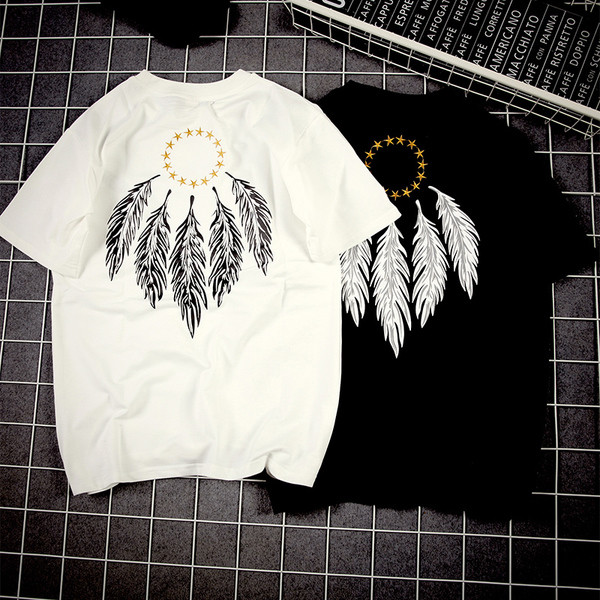 Άνετο μαύρο μανίκι T-shirt με άσπρο και μαύρο χρώμα