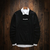 Καθαρίστε το πουλόβερ των ανδρών σε διάφορα χρώματα